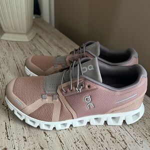 Women On Cloud Sneakers in Rosebrown/Fog